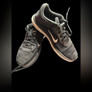 Nike women’s Flex Run size 7M black with white trim running shoes pre-owned